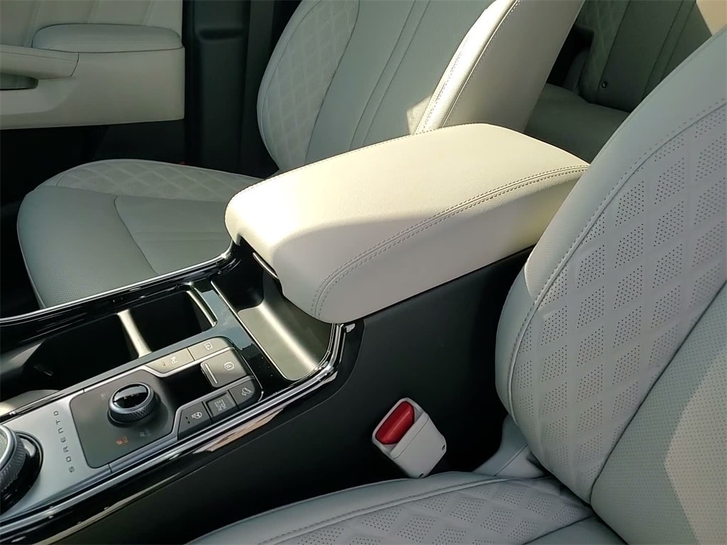 2025 KIA SORENTO - Image 31