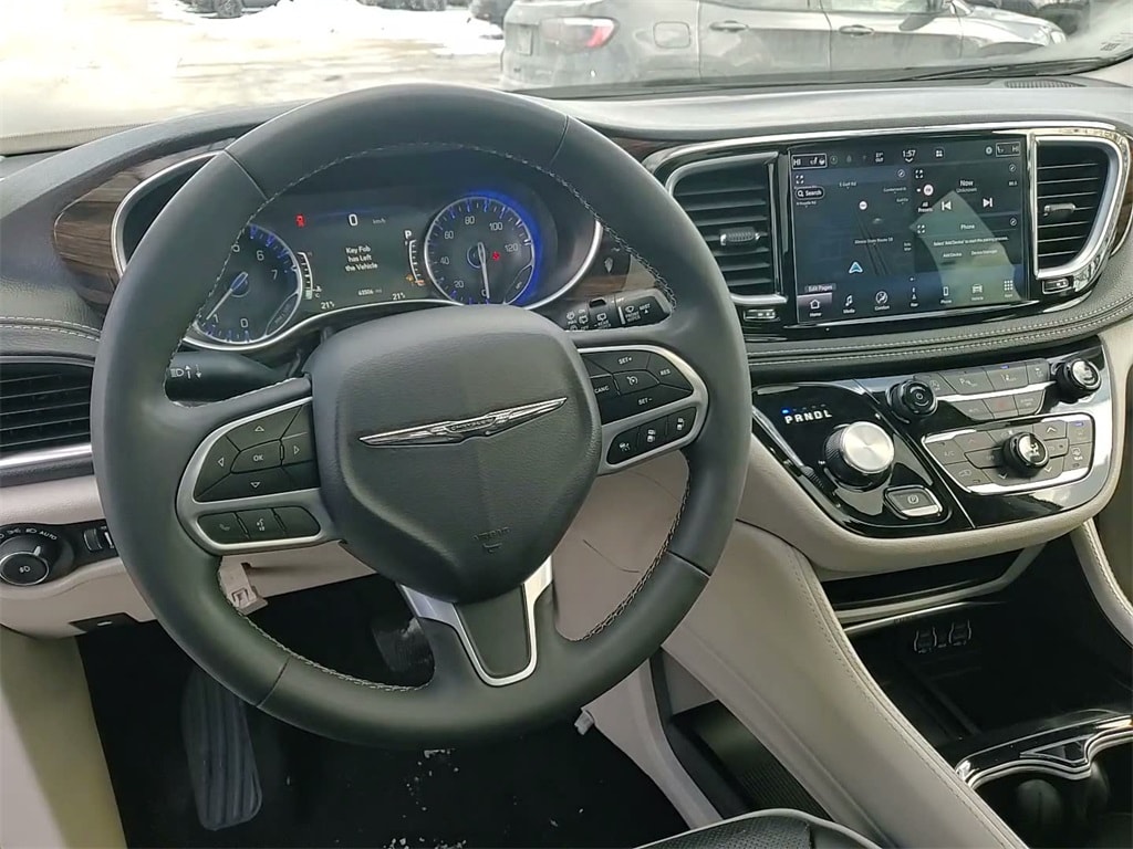2023 CHRYSLER PACIFICA - Image 32