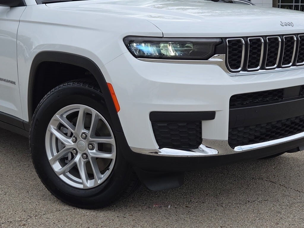 2024 Jeep Grand Cherokee Laredo photo 3
