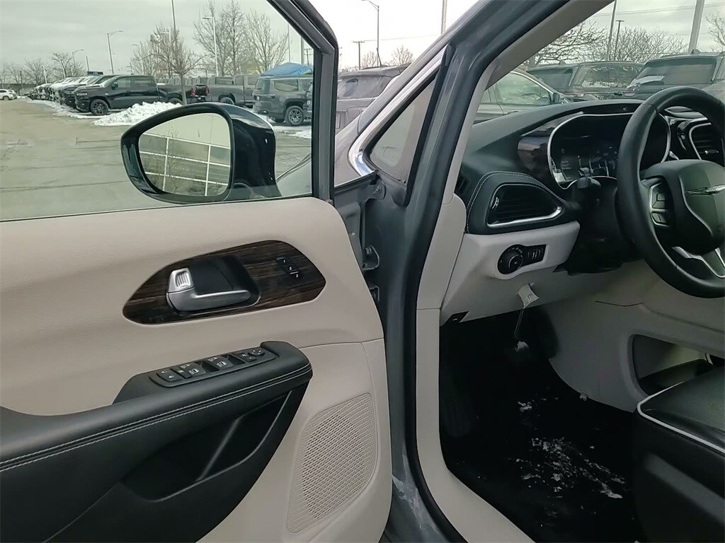 2023 CHRYSLER PACIFICA - Image 20
