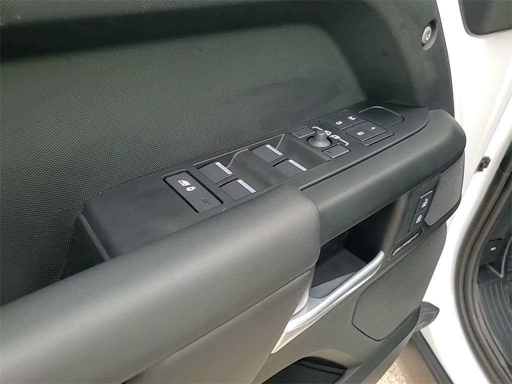 2025 LAND ROVER DEFENDER - Image 20