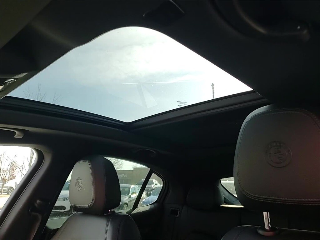 2023 ALFA ROMEO STELVIO - Image 20