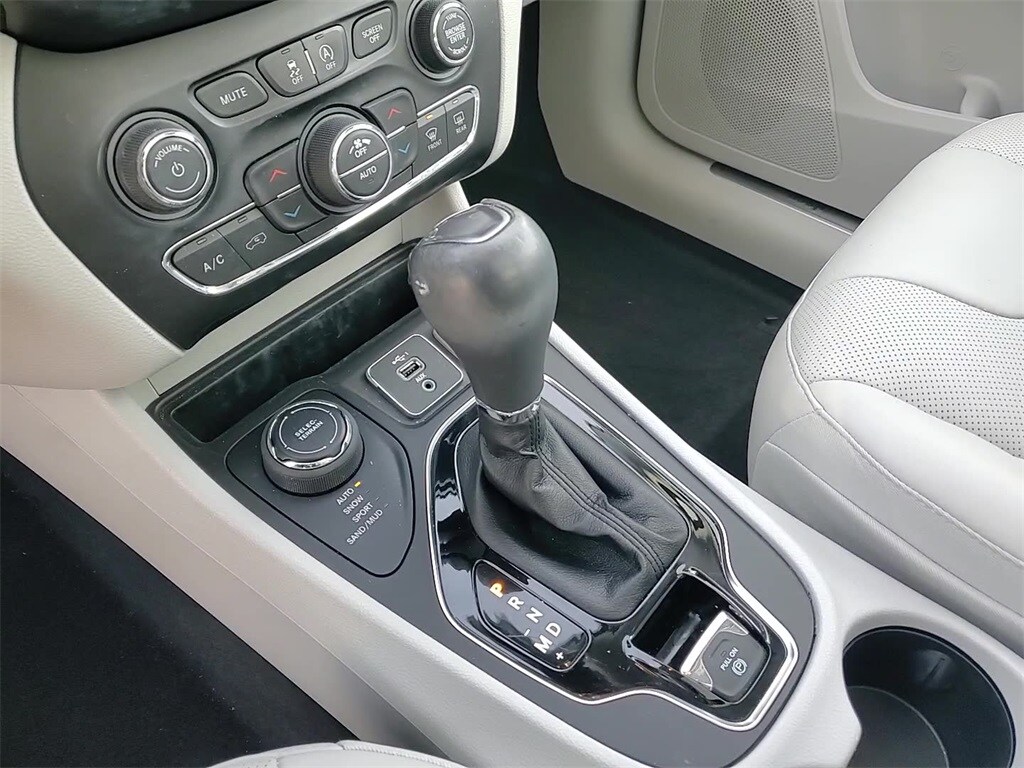 2020 JEEP CHEROKEE - Image 19