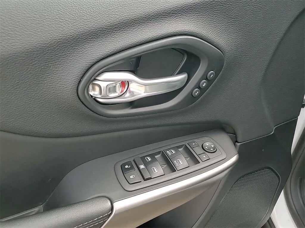 2022 JEEP CHEROKEE - Image 19