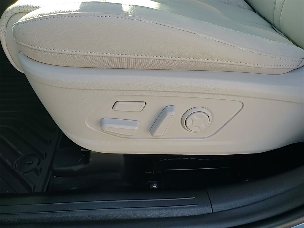 2025 KIA SORENTO - Image 24