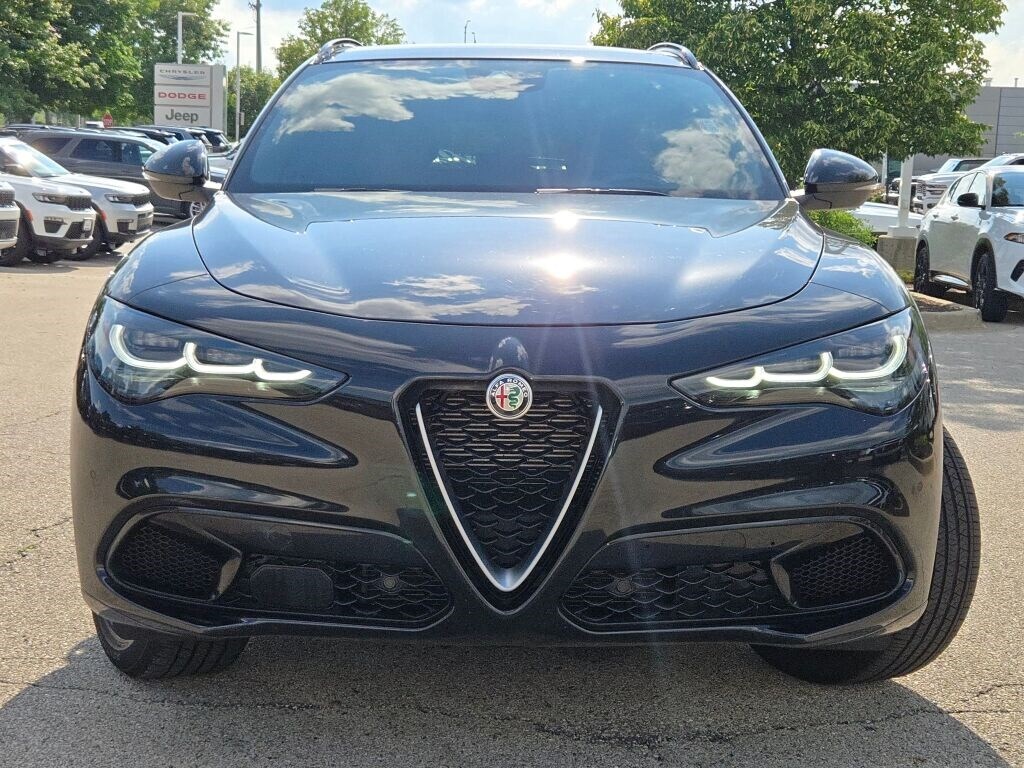 2024 Alfa Romeo Stelvio Ti photo 4