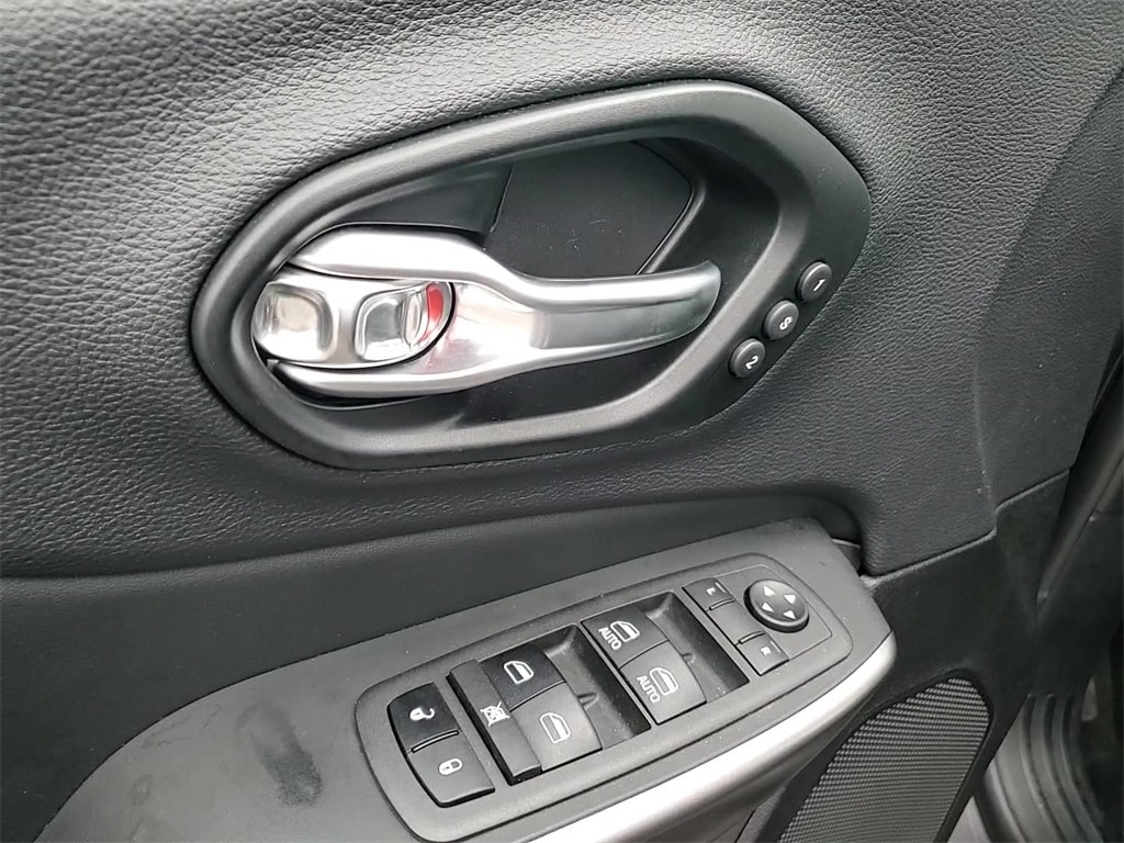 2022 JEEP CHEROKEE - Image 10