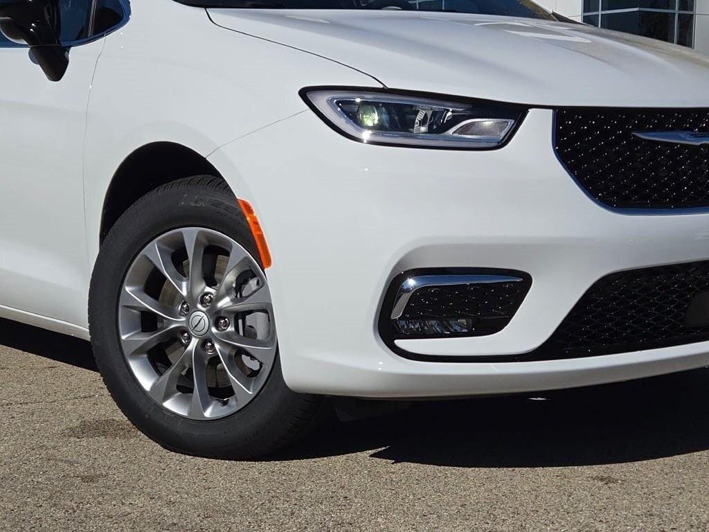 New 2026 Chrysler Pacifica Select Van Passenger Van