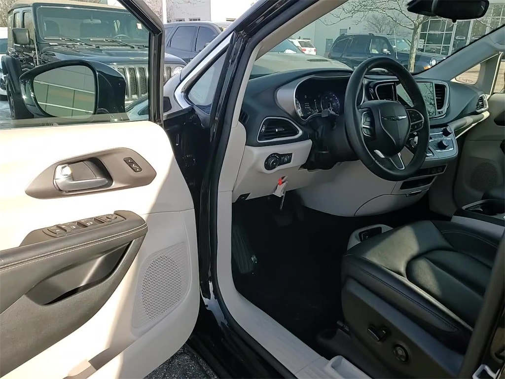 2024 CHRYSLER PACIFICA - Image 9