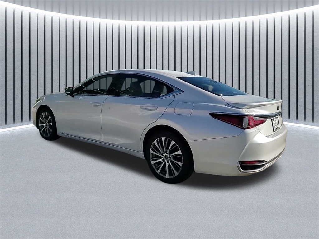 2021 LEXUS ES - Image 16