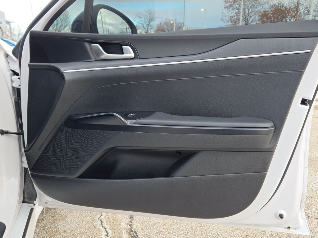 2023 KIA K5 - Image 8