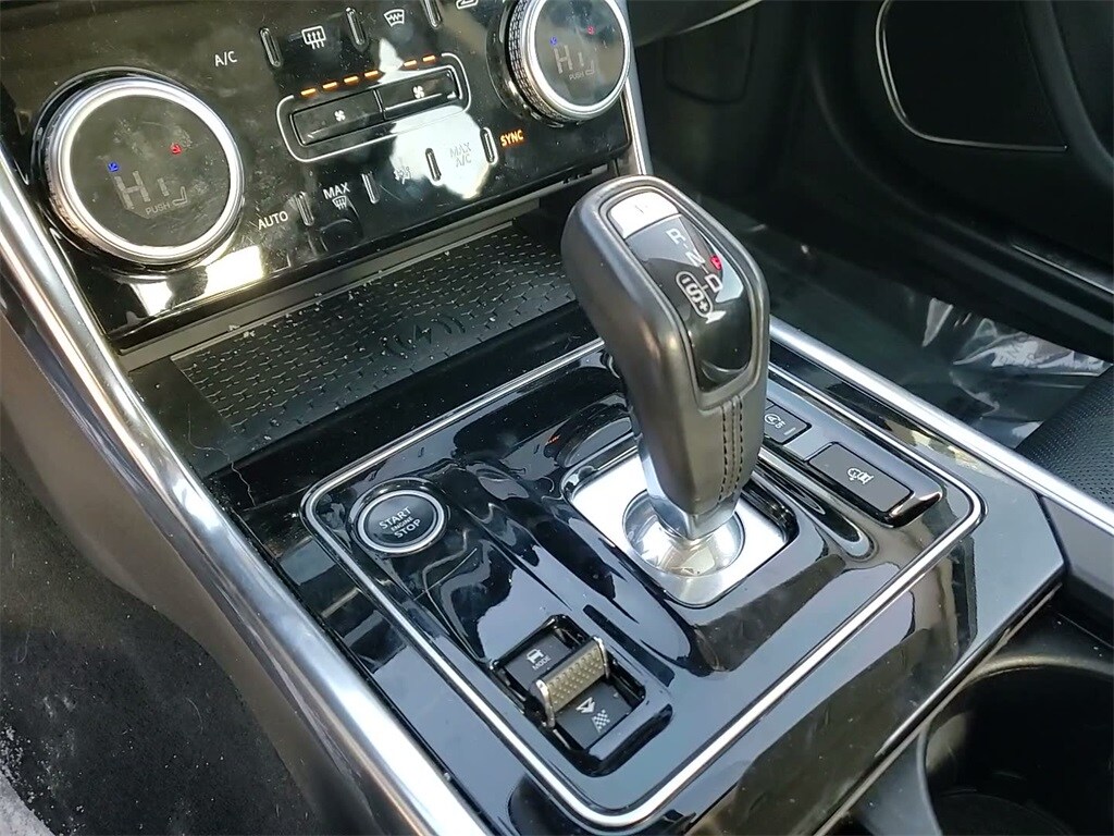 2020 JAGUAR XE - Image 28