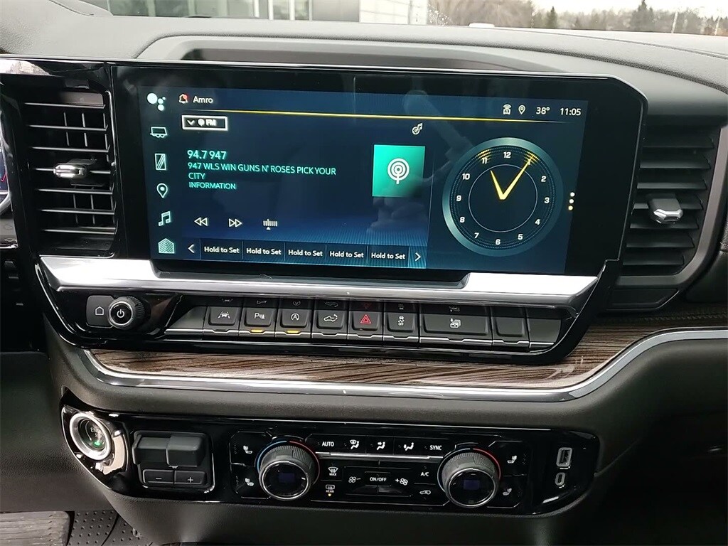 2023 CHEVROLET SILVERADO - Image 32