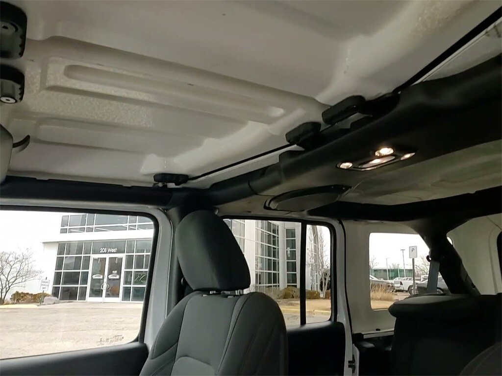 2022 JEEP WRANGLER - Image 32