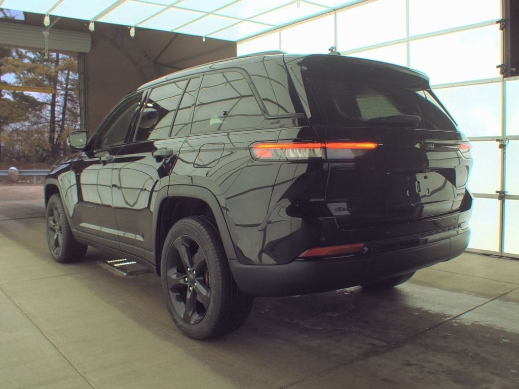 2023 JEEP GRAND CHEROKEE - Image 4