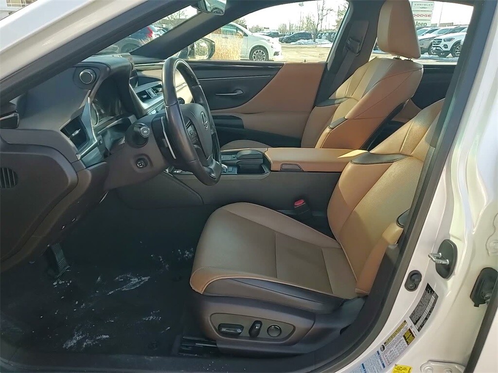 2021 LEXUS ES - Image 27