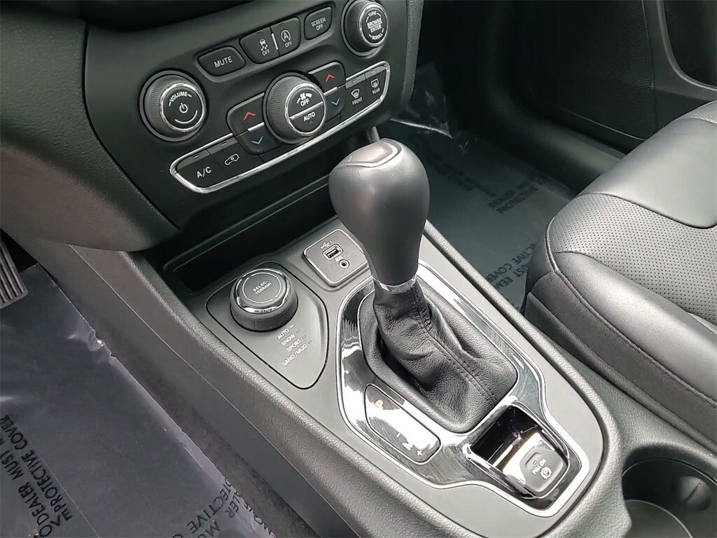 2022 JEEP CHEROKEE - Image 28