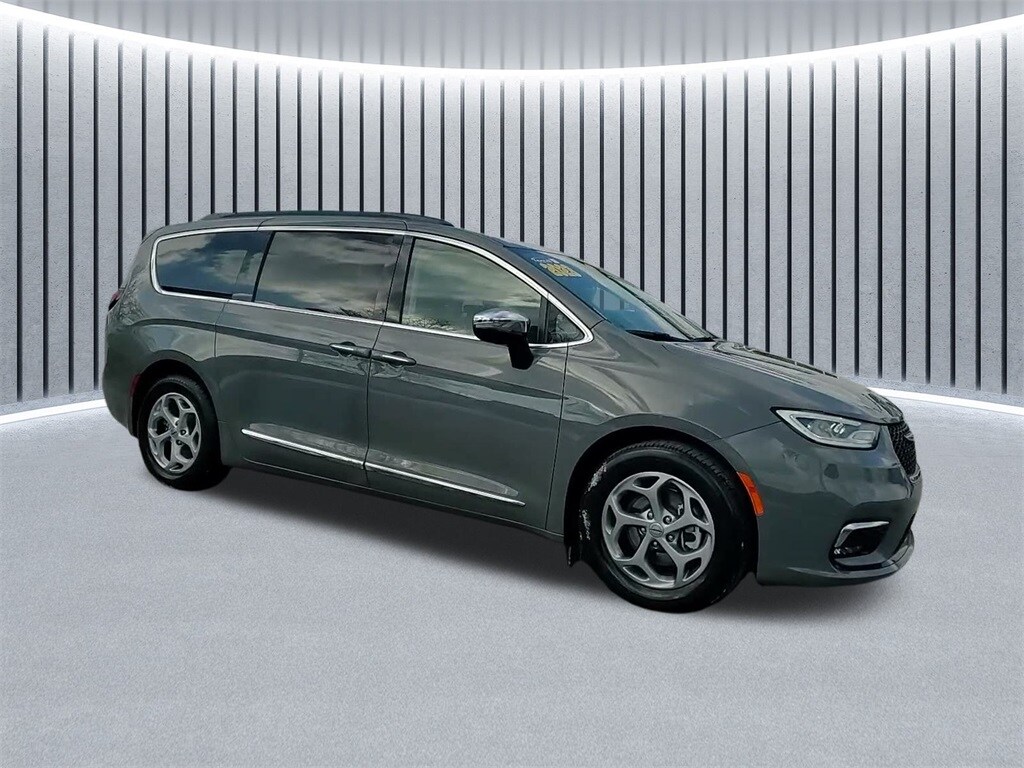 2023 CHRYSLER PACIFICA - Image 3