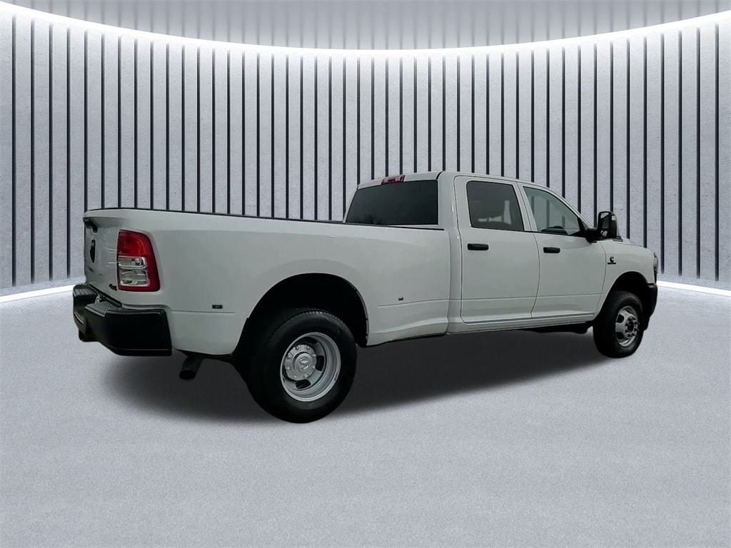 2024 RAM 3500 - Image 7