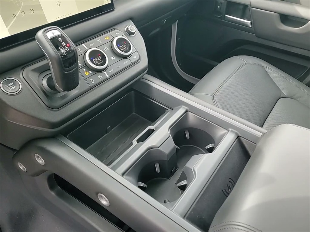 2025 LAND ROVER DEFENDER - Image 28