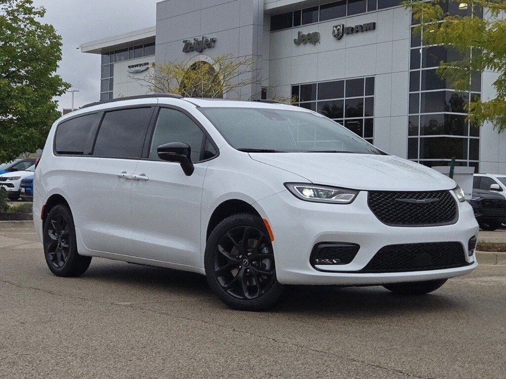 New 2026 Chrysler Pacifica Limited Van Passenger Van