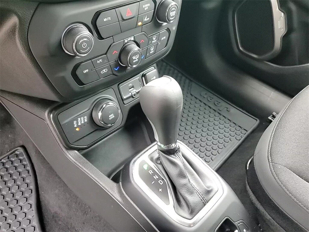 2023 JEEP RENEGADE - Image 18