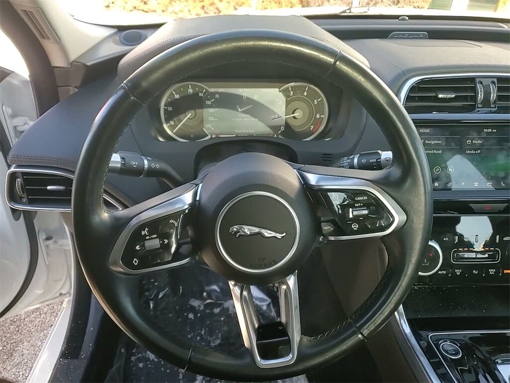 2020 JAGUAR XE - Image 23