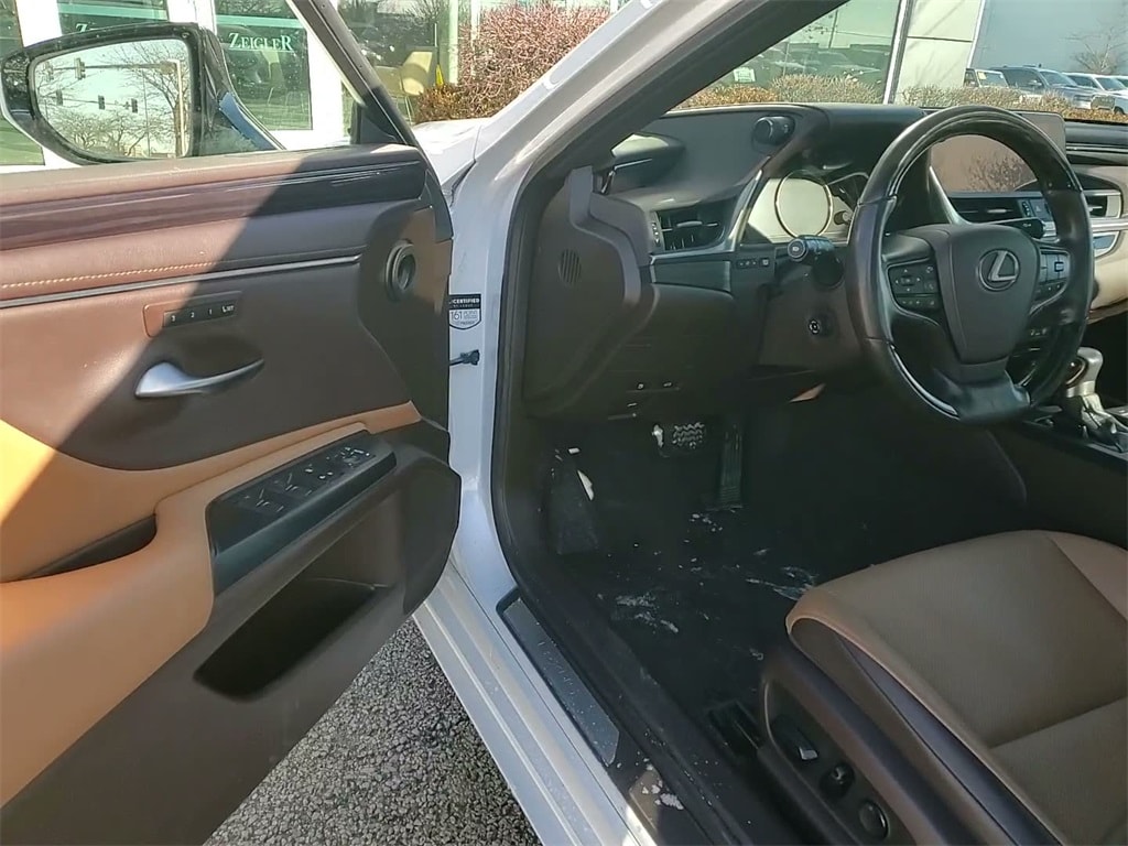 2021 LEXUS ES - Image 25