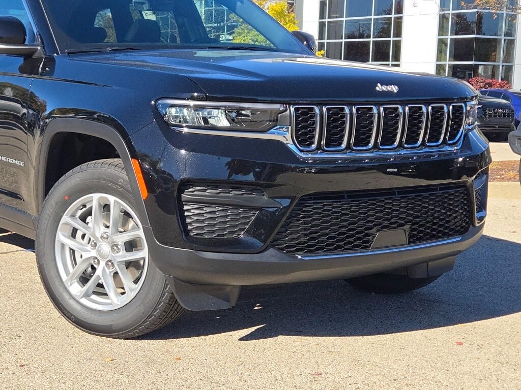 New 2025 Jeep Grand Cherokee Laredo SUV