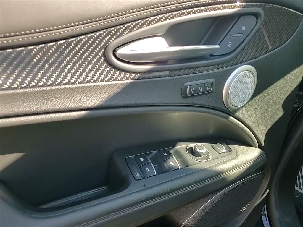 2023 ALFA ROMEO STELVIO - Image 23