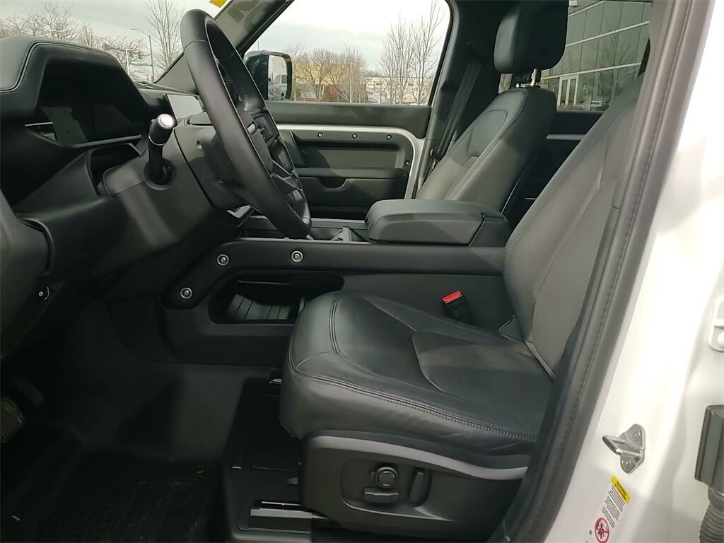 2025 LAND ROVER DEFENDER - Image 21