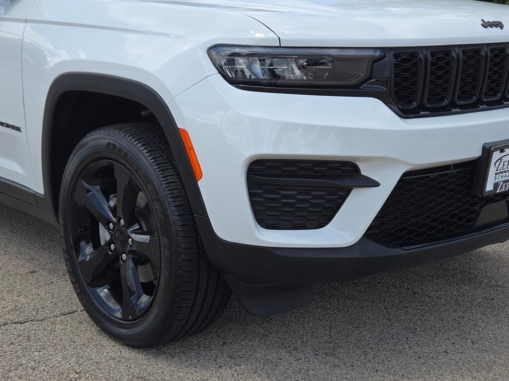 New 2025 Jeep Grand Cherokee Laredo SUV