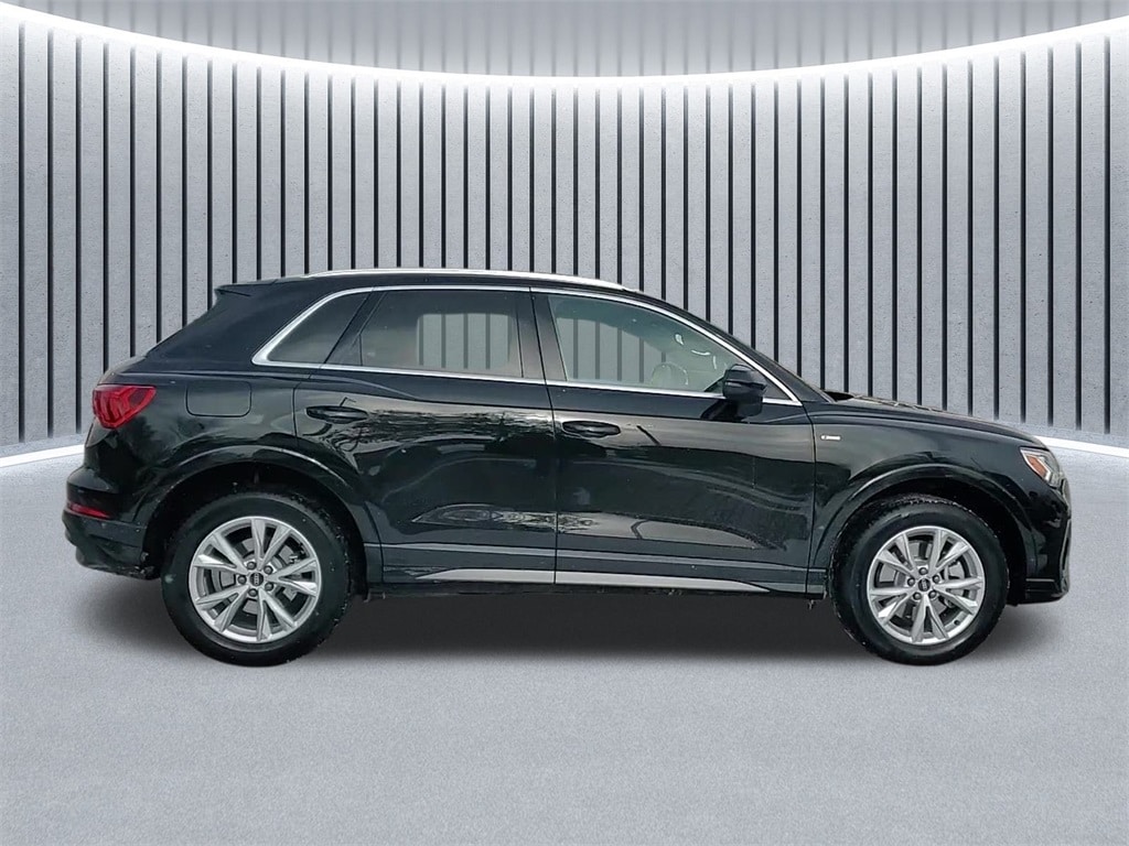 2025 AUDI Q3 - Image 2