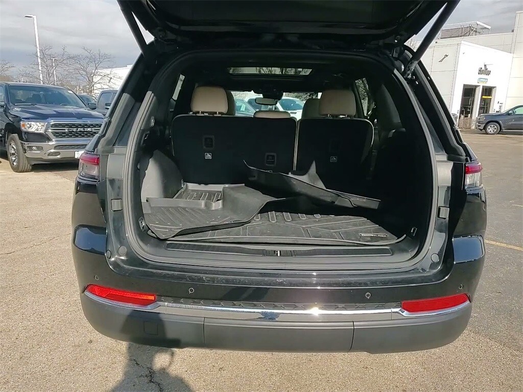 2023 JEEP GRAND CHEROKEE - Image 9