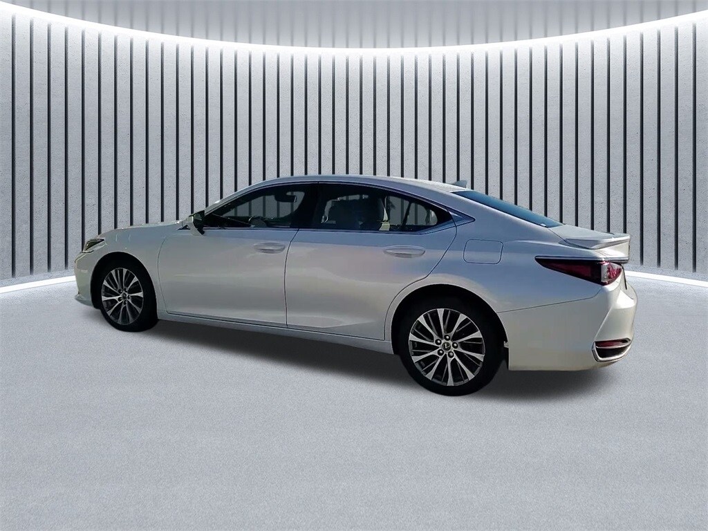 2021 LEXUS ES - Image 17