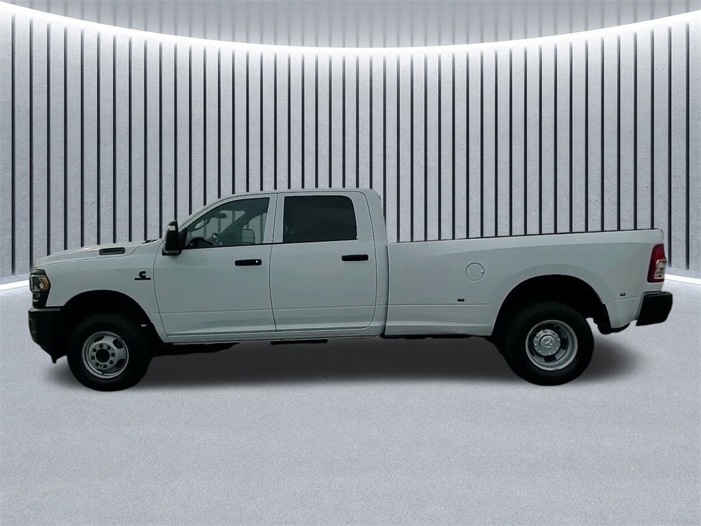 2024 RAM 3500 - Image 16