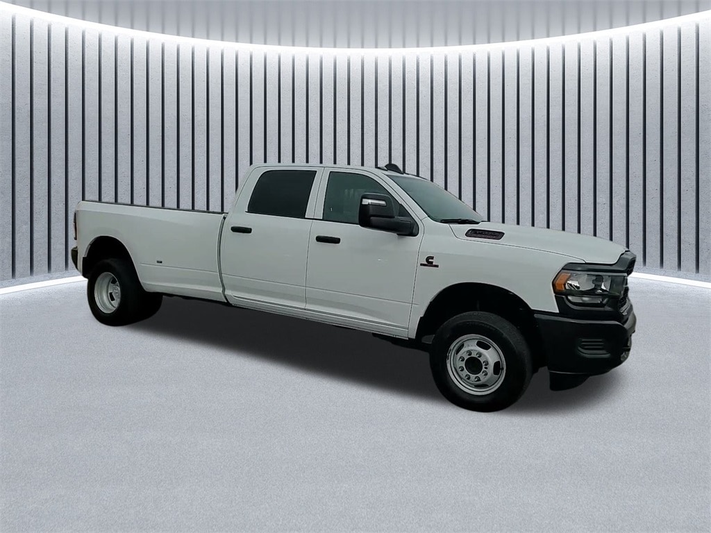 2024 RAM 3500 - Image 4