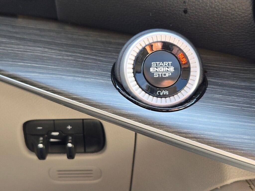 2024 JEEP WAGONEER - Image 32