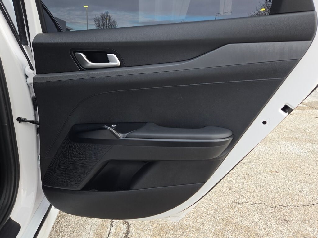 2023 KIA K5 - Image 12