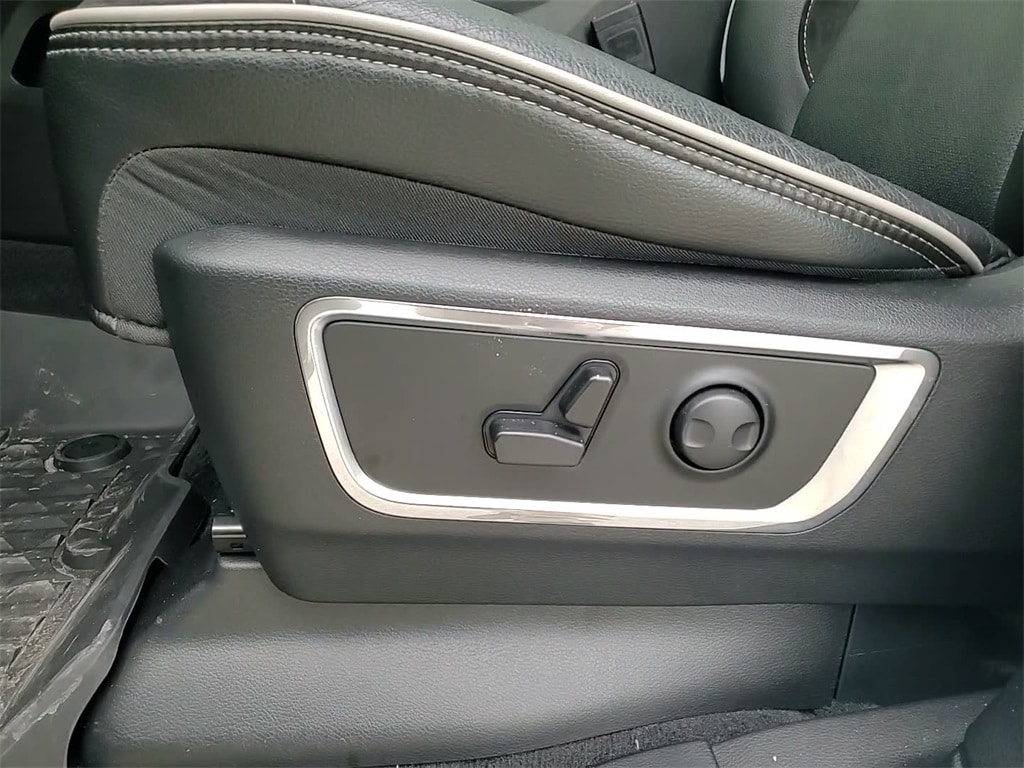 2025 RAM 1500 - Image 27