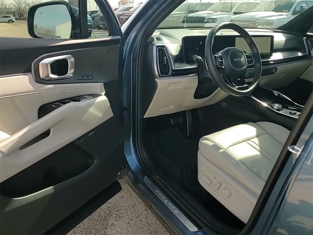 2025 KIA SORENTO - Image 21