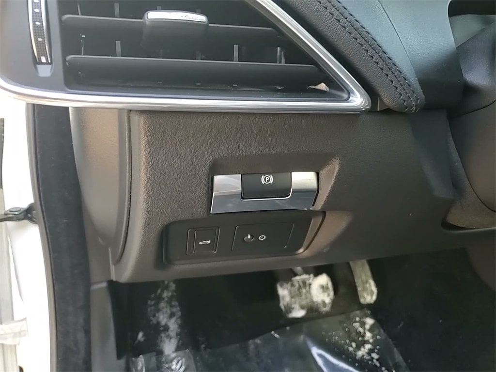 2020 JAGUAR XE - Image 22