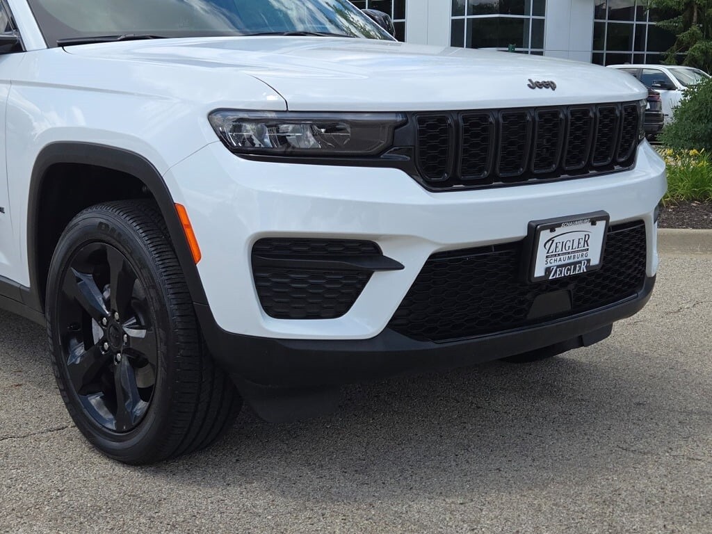 New 2025 Jeep Grand Cherokee Laredo SUV