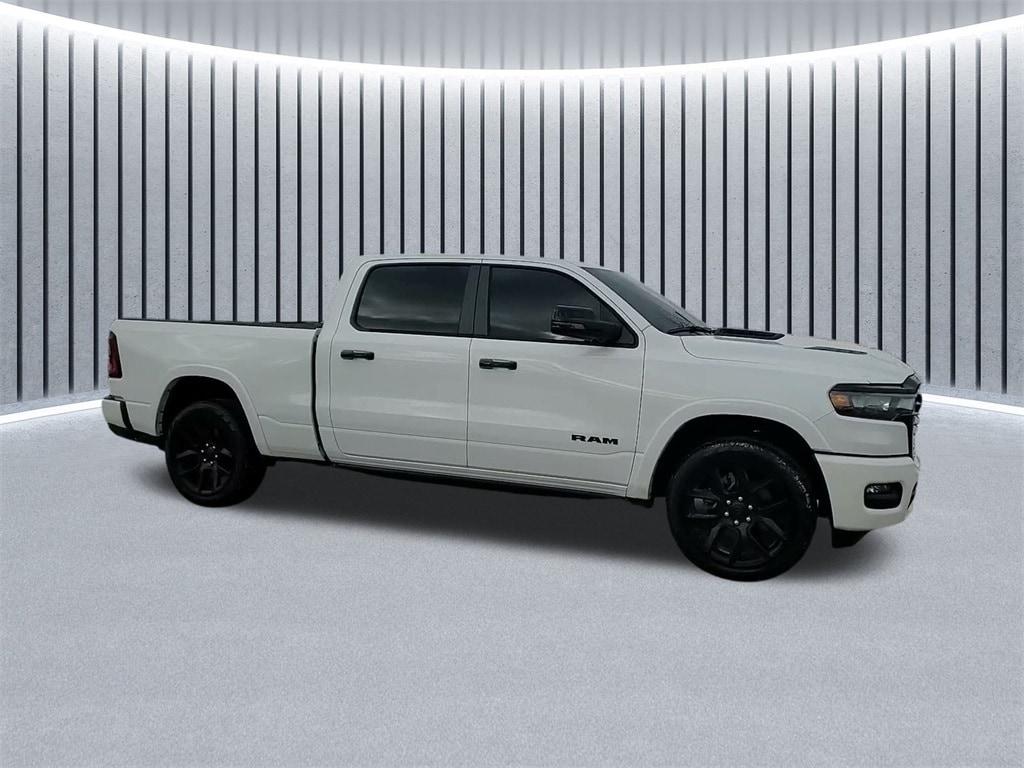 2025 RAM 1500 - Image 4