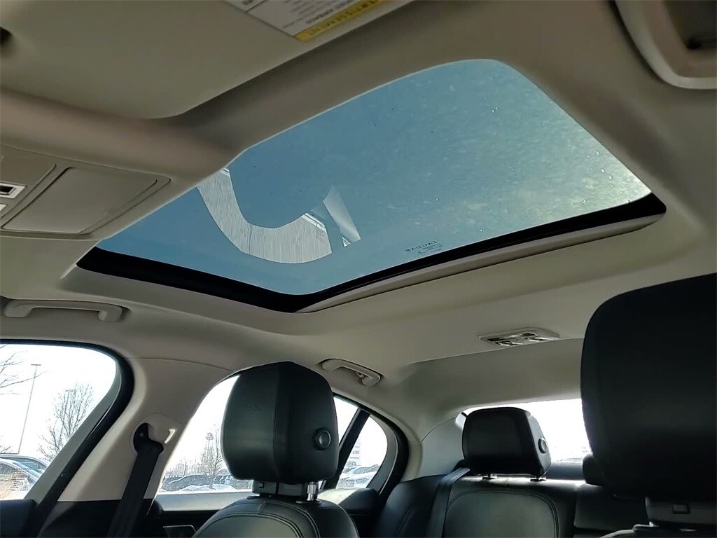 2020 JAGUAR XE - Image 30