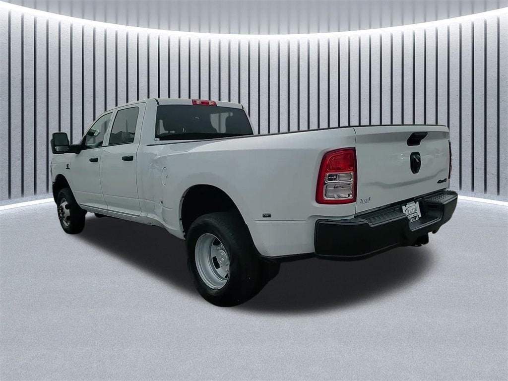 2024 RAM 3500 - Image 12