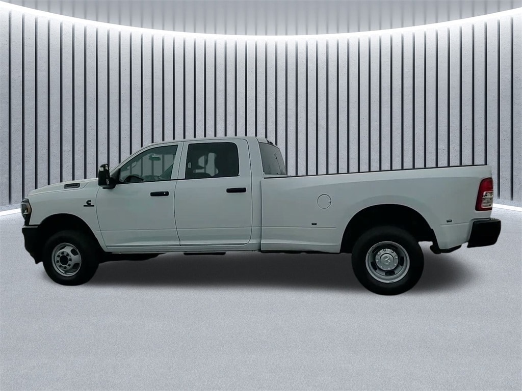 2024 RAM 3500 - Image 15