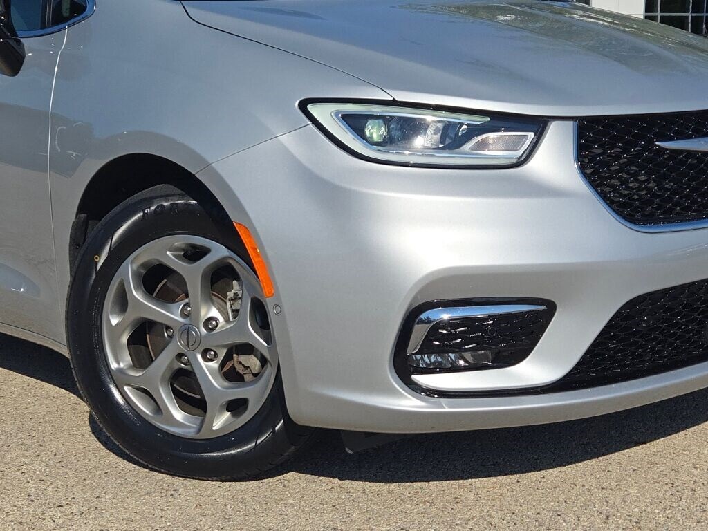 2024 Chrysler Pacifica Limited photo 3