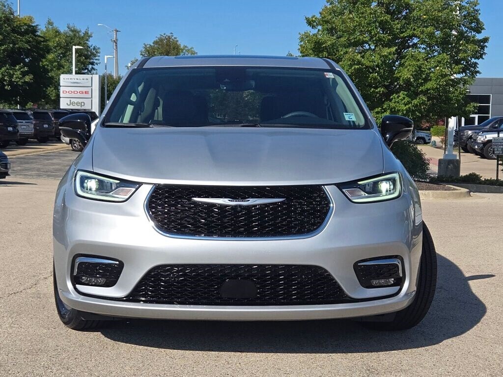 2024 Chrysler Pacifica Limited photo 4