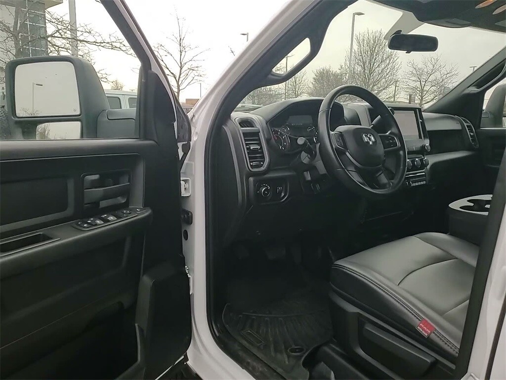 2024 RAM 3500 - Image 22